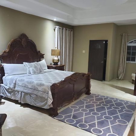 The Palms- Caribbean Estates -10 Minutes From The Beach- Gated Community Portmore Esterno foto