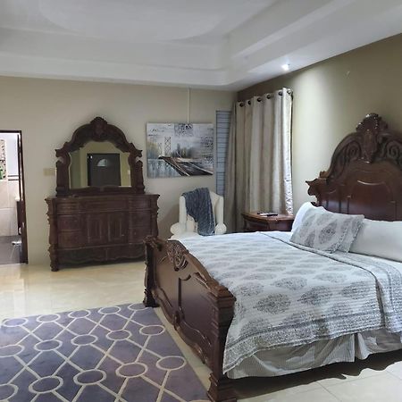 The Palms- Caribbean Estates -10 Minutes From The Beach- Gated Community Portmore Esterno foto