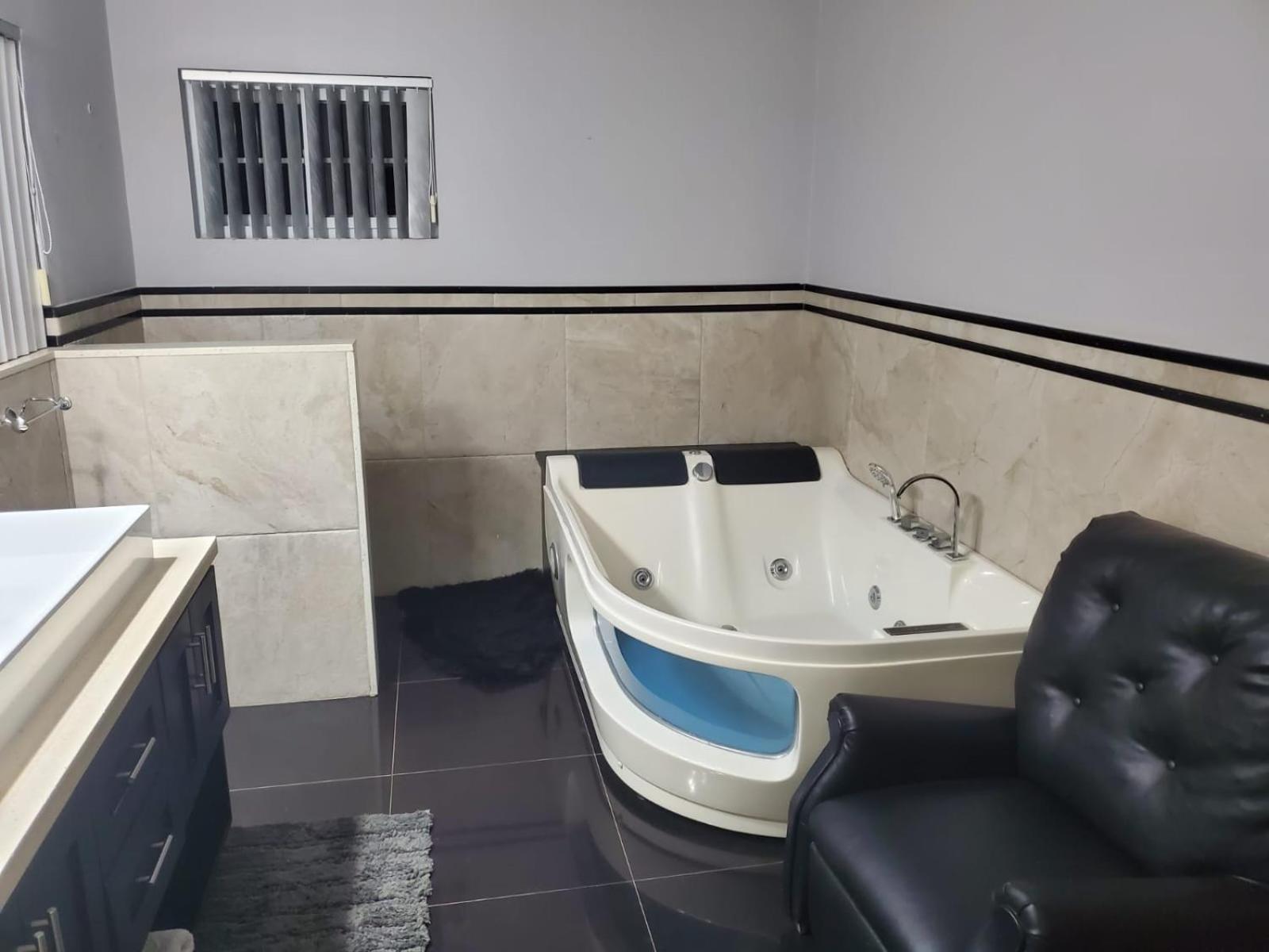 The Palms- Caribbean Estates -10 Minutes From The Beach- Gated Community Portmore Esterno foto