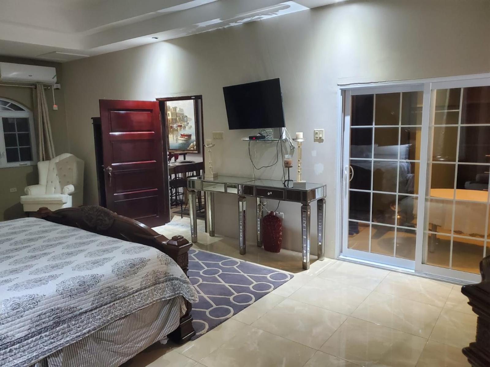 The Palms- Caribbean Estates -10 Minutes From The Beach- Gated Community Portmore Esterno foto